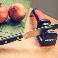 Afilador de cuchillos manual con mango de cerámica y tungsteno - Arcos
