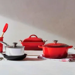 Cazuela cocotte de hierro fundido, 30 cm, color cereza - Le Creuset