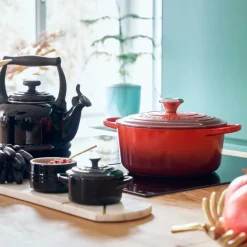 Cocotte de hierro fundido, 24 cm, color cereza - Le Creuset
