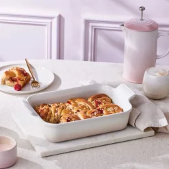 Fuente de cerámica gres esmaltada para horno, color merengue, 2,4 litros - Le Creuset