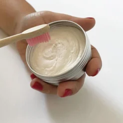 Pasta de dientes natural en crema con menta y ácido hialurónico, lata 60 g - Mínima Organics