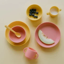 Set de 2 platos con ventosas para bebé, color amarillo y coral - Ekobo